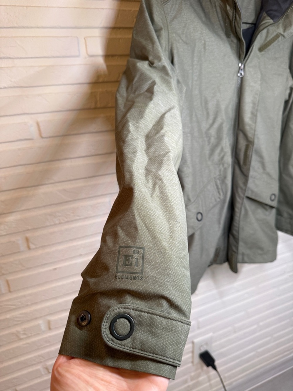 REI Green Windbreaker with Removable Hood Jacket, Women’s size small - Picture 3 of 8